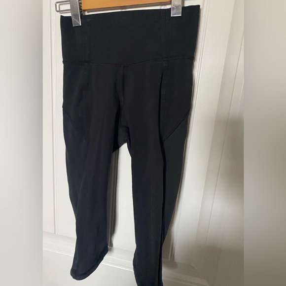 lululemon athletica Pants - Lululemon size 4 capris no pockets
